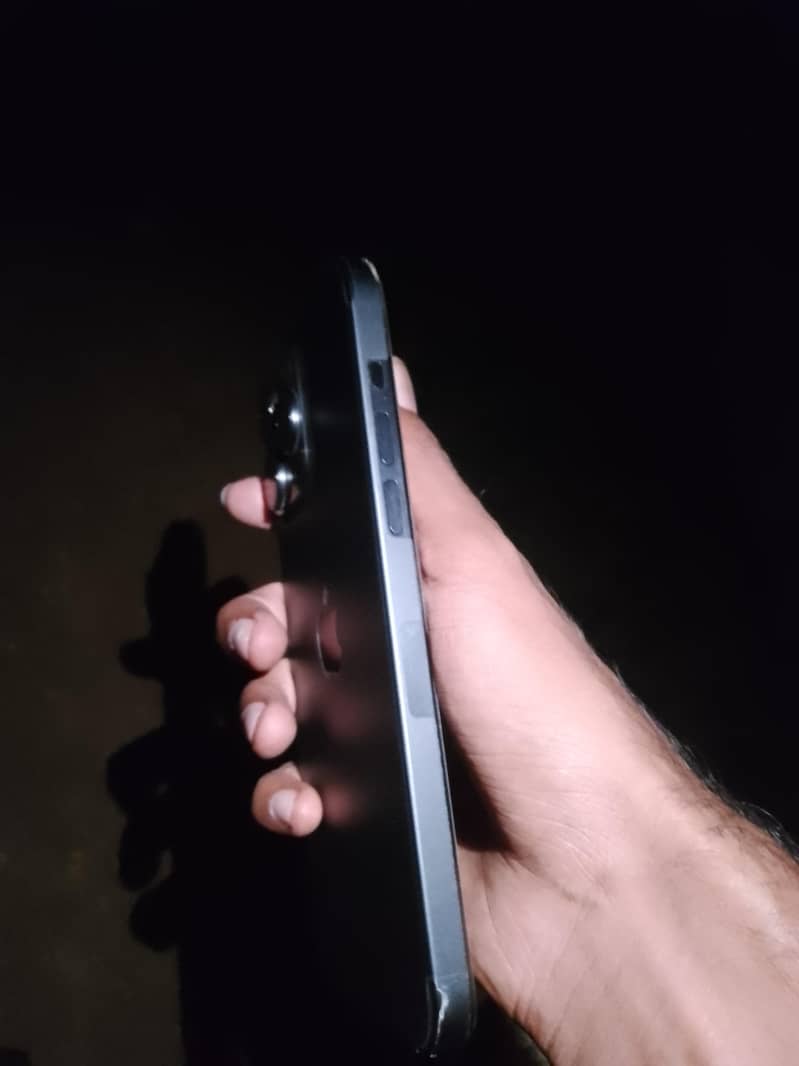 Apple iPhone 15 Pro Max 2