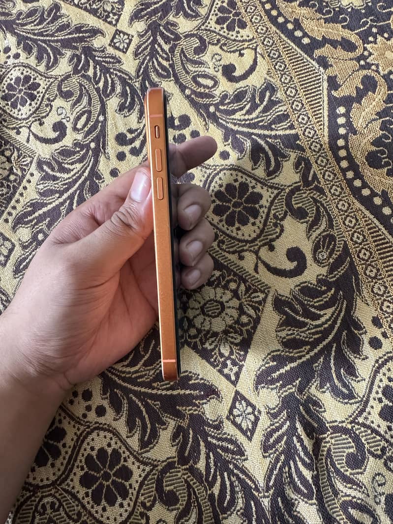 Apple iPhone XR 15