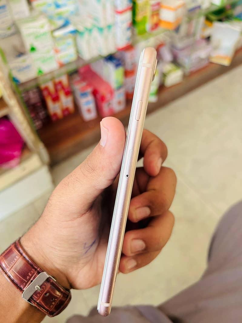 Apple iPhone 8 Plus 1