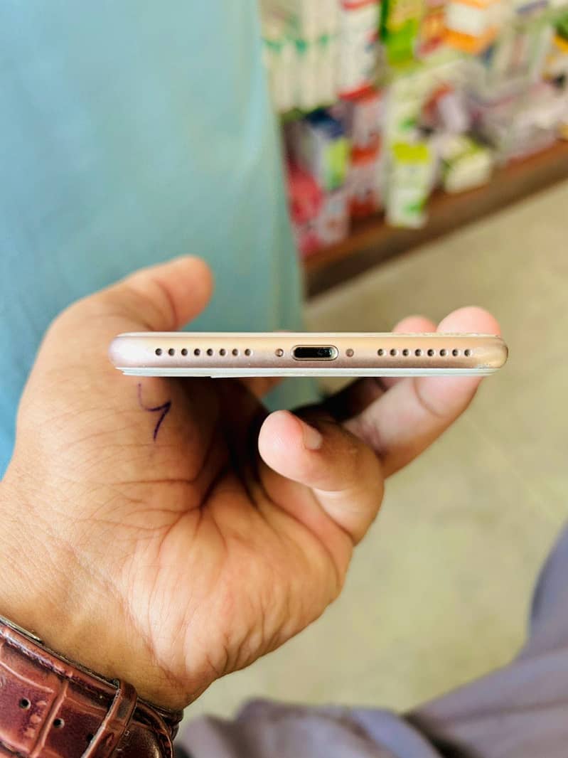 Apple iPhone 8 Plus 3