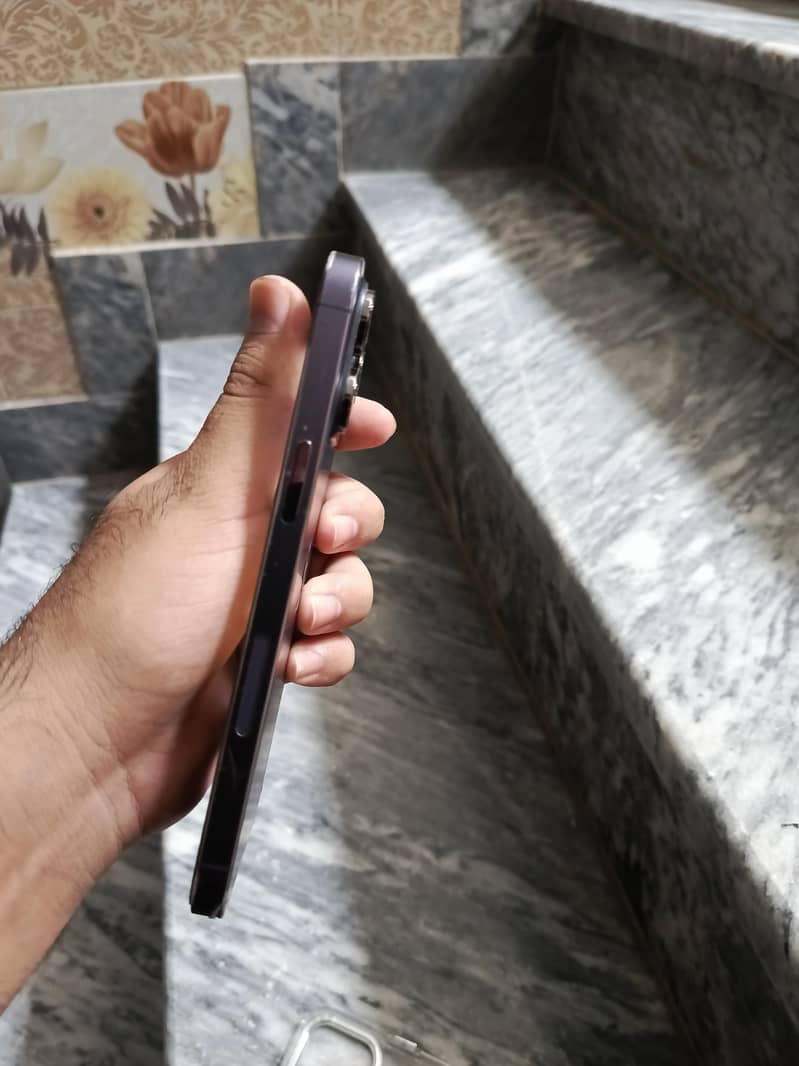 Apple iPhone 14 Pro Max 1