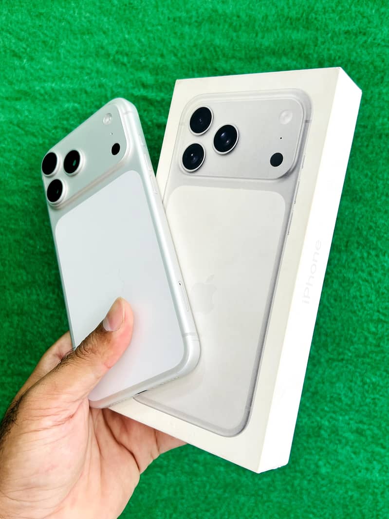 Apple iPhone 17 Pro Max 1