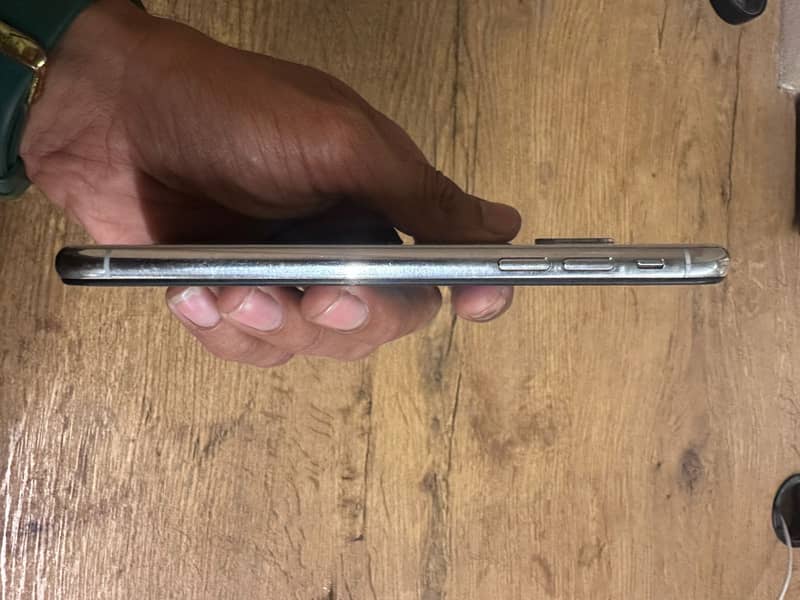 Apple iPhone X 3