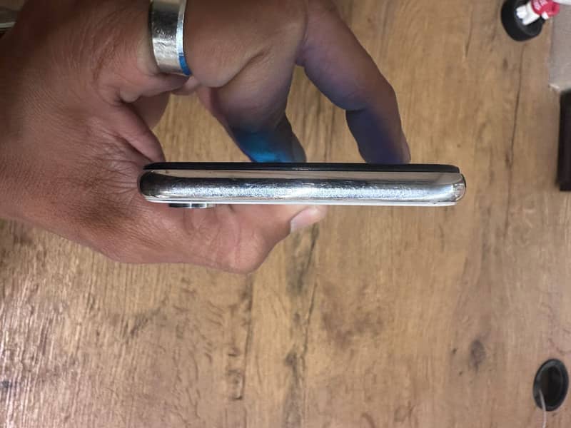 Apple iPhone X 4
