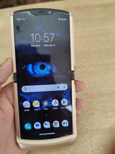 Motorola Razr  Flip Smartphone - Excellent Condition