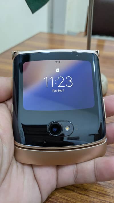 Motorola Razr  Flip Smartphone - Excellent Condition
