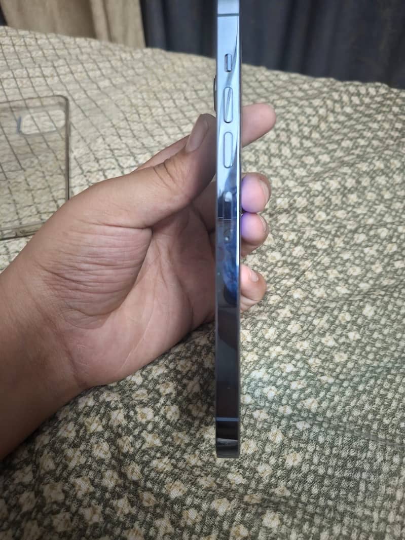 Apple iPhone 13 Pro Max 8