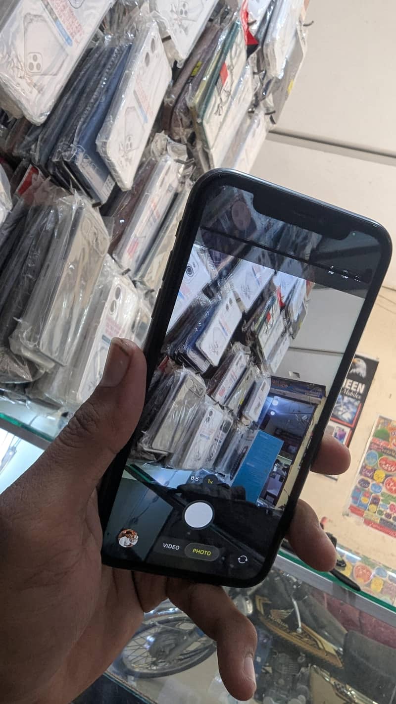 Apple iPhone 11 3