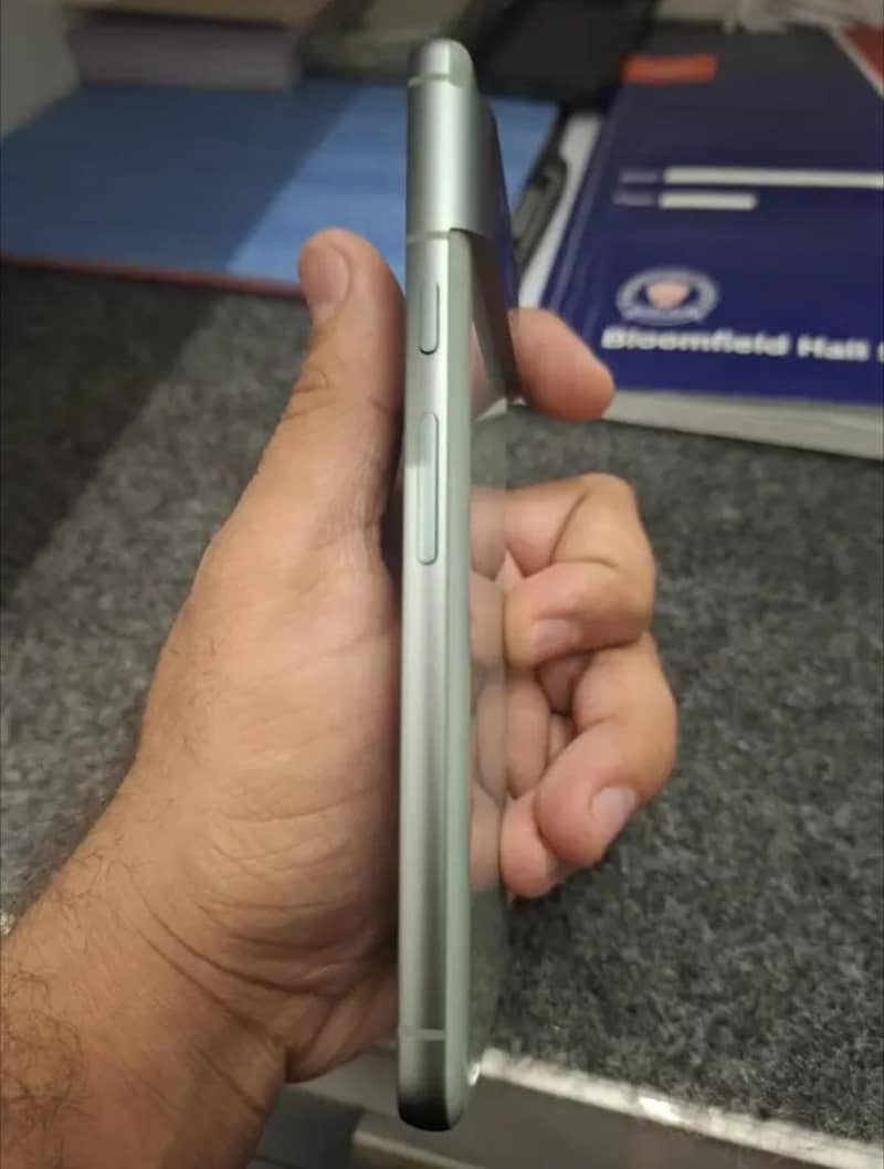 Google Pixel 8 5