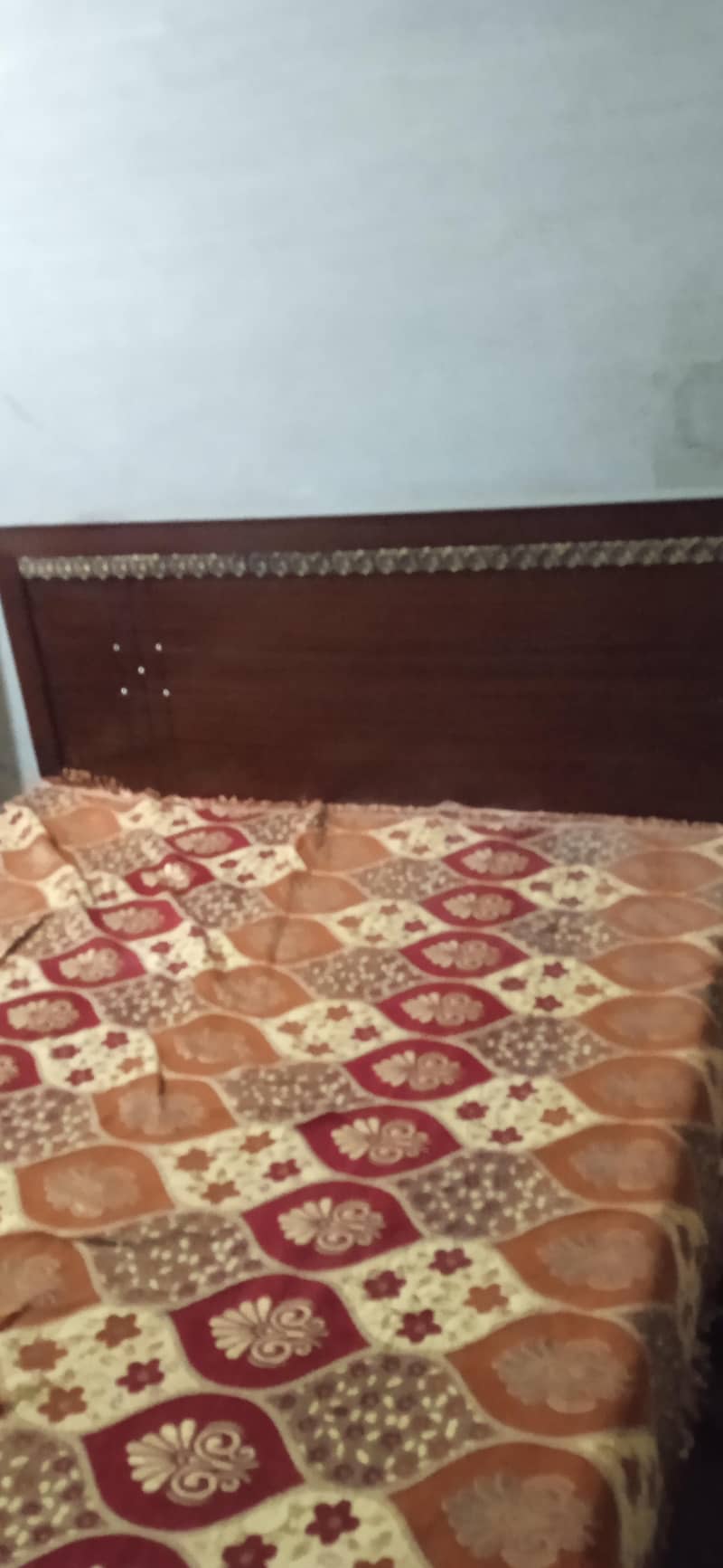 Queen Size Bed 0