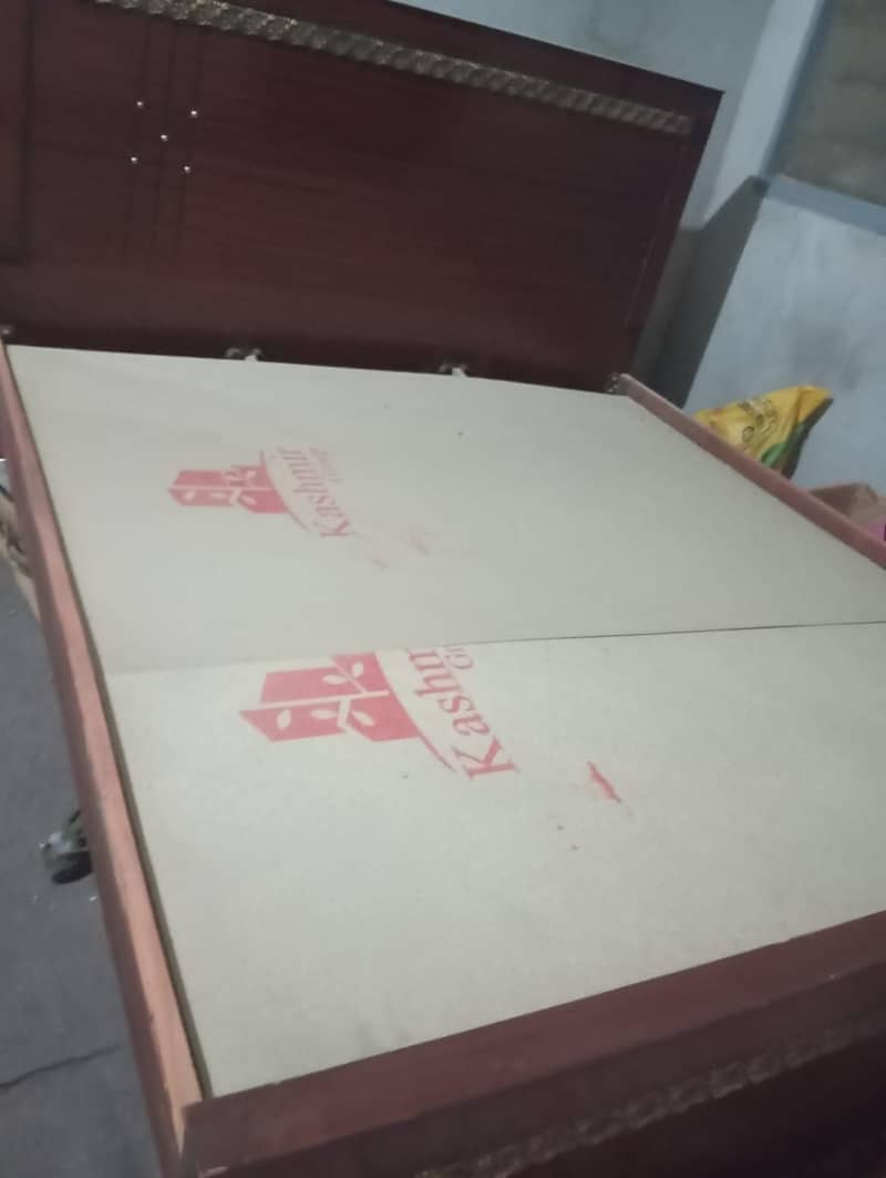Queen Size Bed 3
