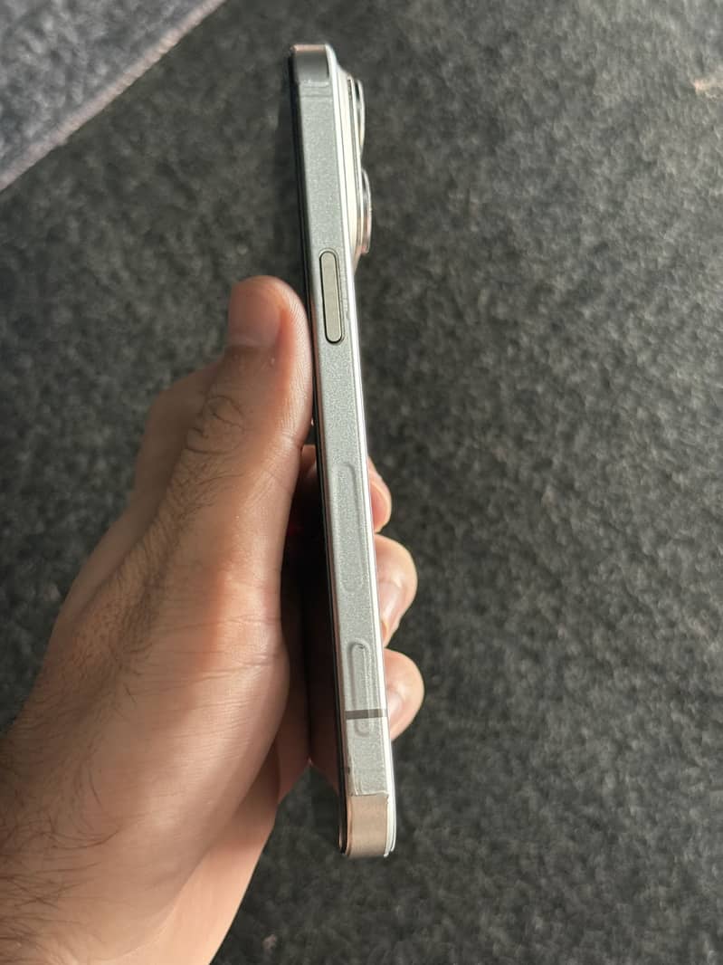 Apple iPhone 15 Pro Max 3