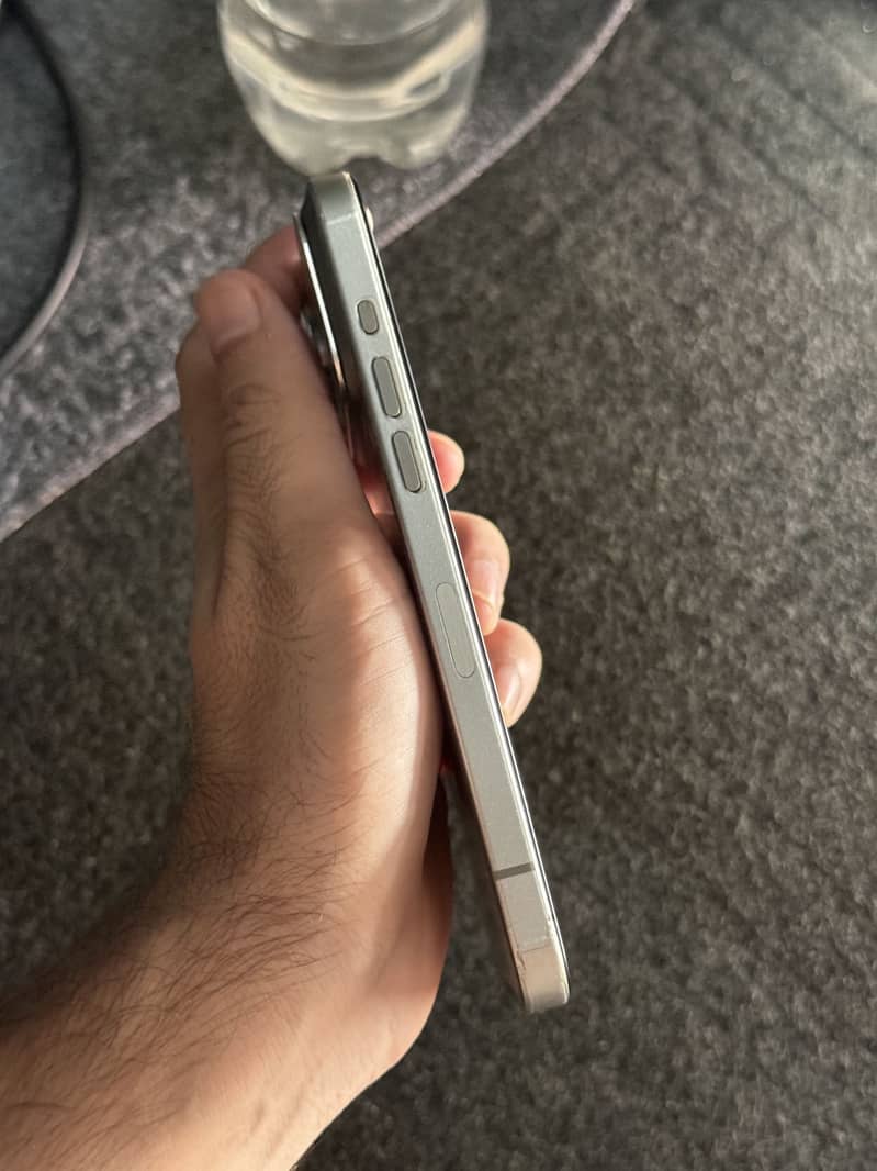 Apple iPhone 15 Pro Max 4