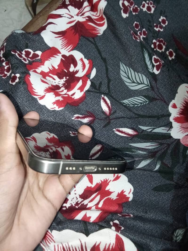 Apple iPhone 15 Pro 2
