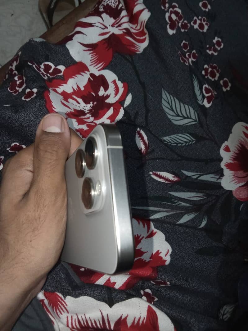 Apple iPhone 15 Pro 3