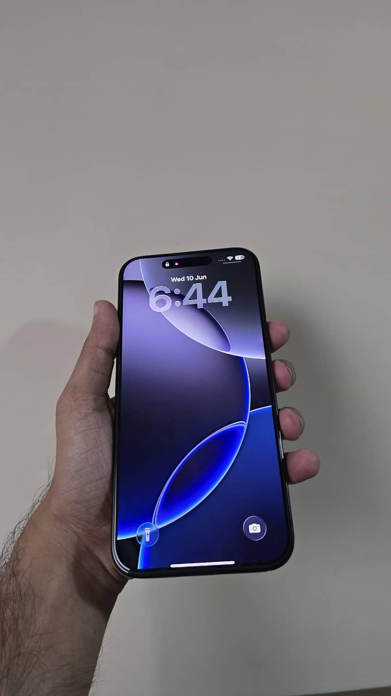 Apple iPhone 16 Pro Max 1