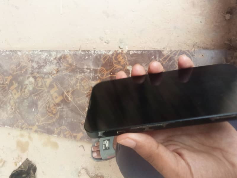 Apple iPhone 13 5