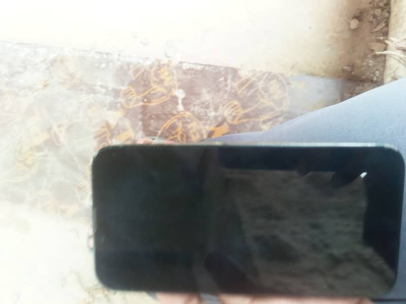 Apple iPhone 13 8