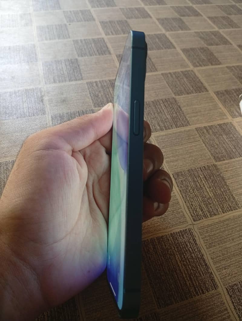 Apple iPhone 13 3