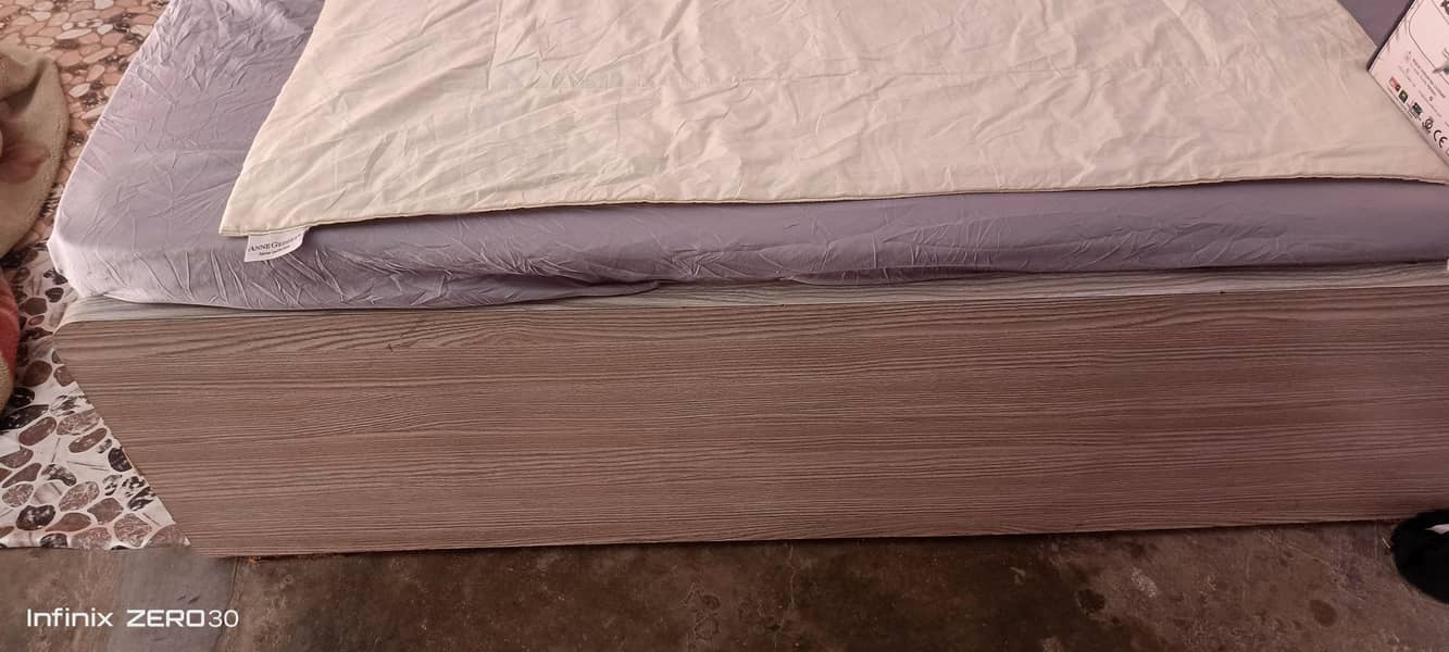 queen  size  bed 2