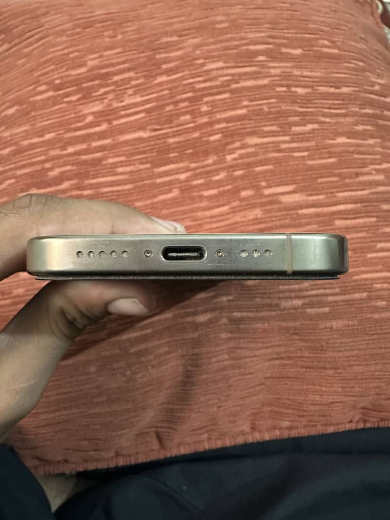 Apple iPhone 16 Pro 2