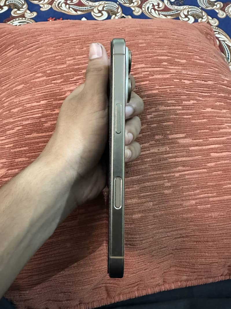 Apple iPhone 16 Pro 7