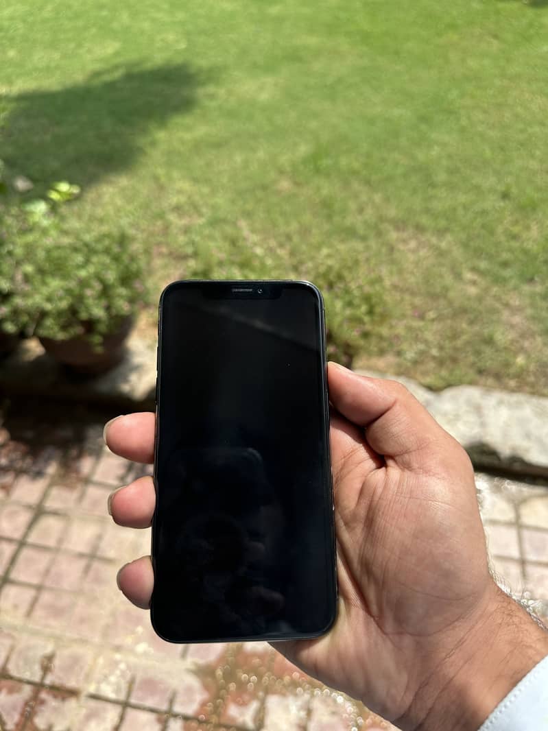 Apple iPhone XS 1