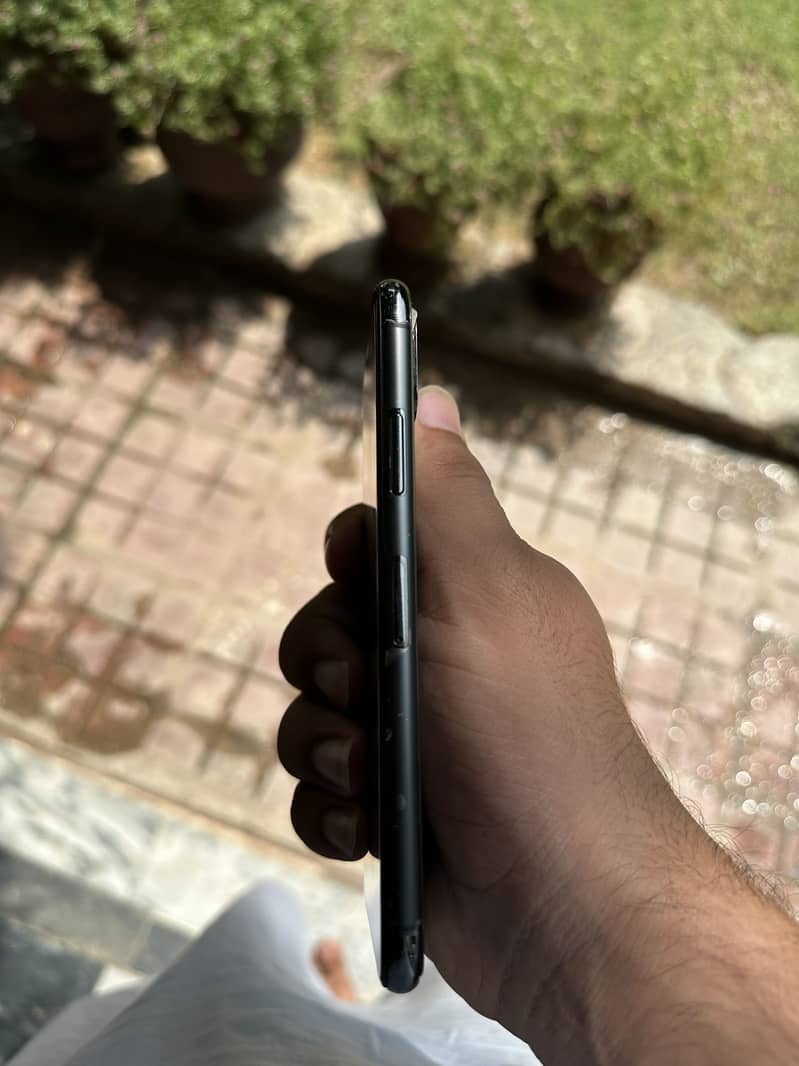 Apple iPhone XS 3