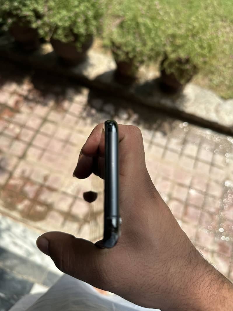 Apple iPhone XS 4