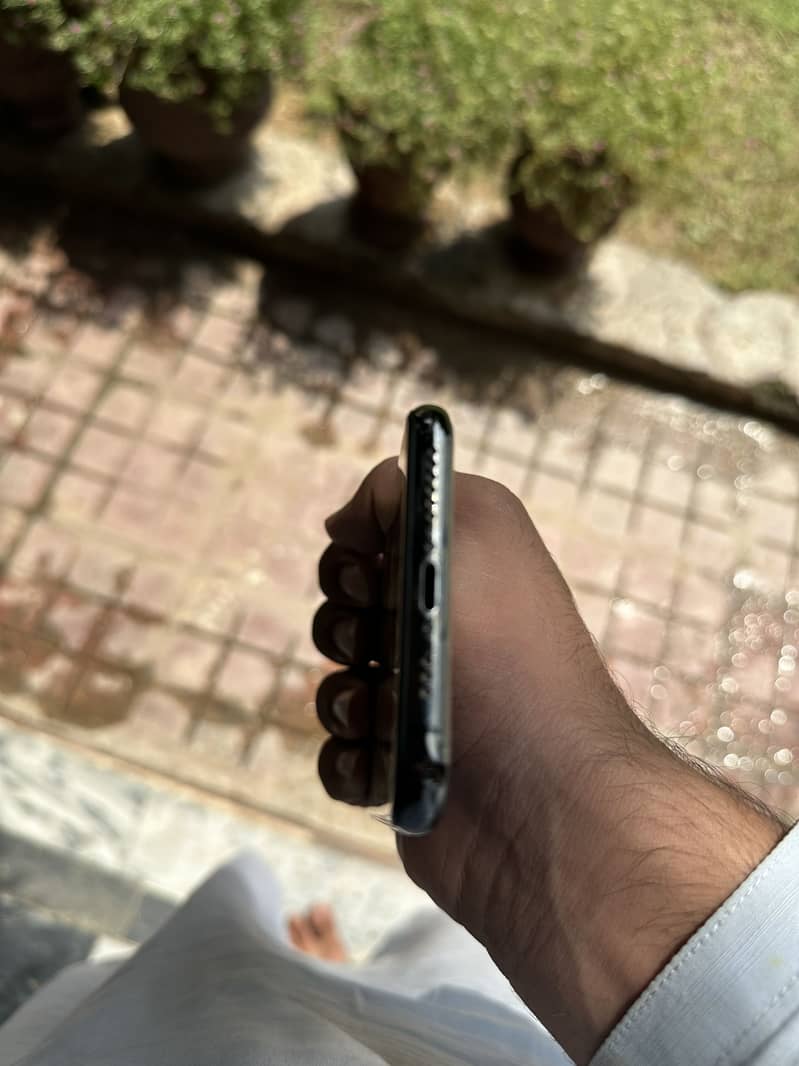 Apple iPhone XS 5