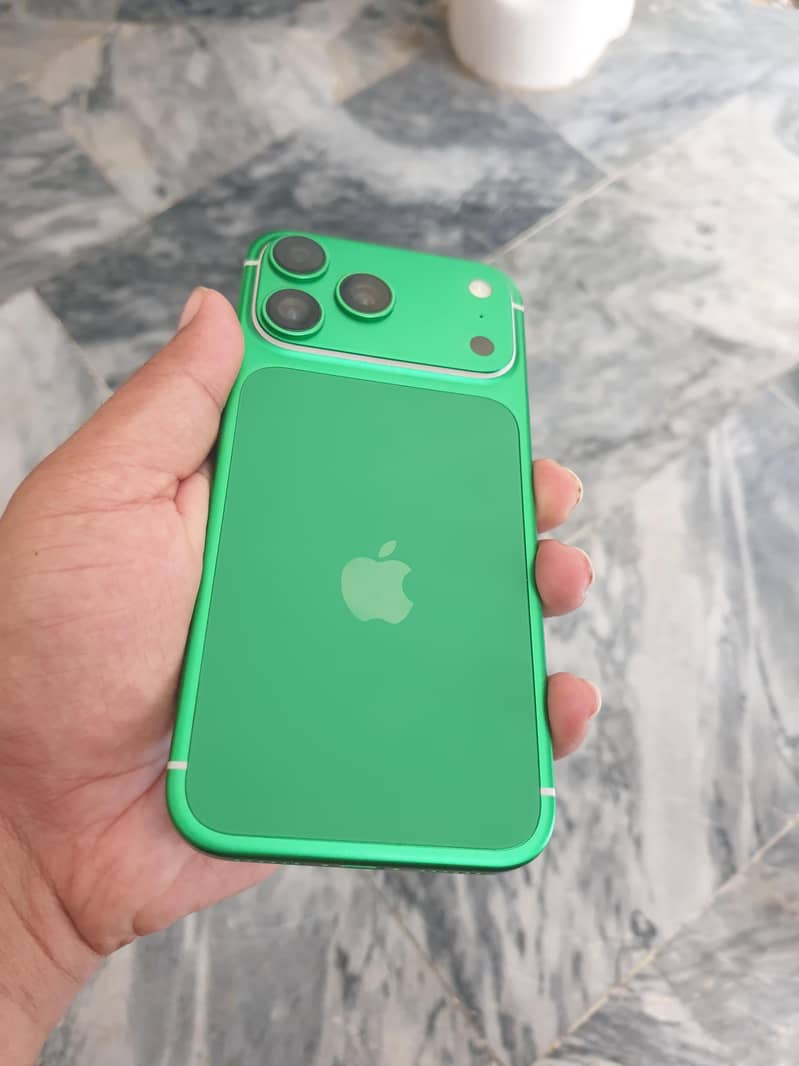 Apple iPhone 17 Pro Max 3