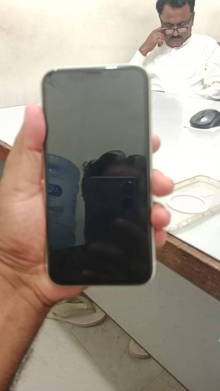 Apple iPhone 11 0