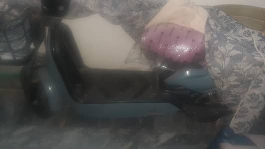 Reen Green Scooty For Sale  battery end