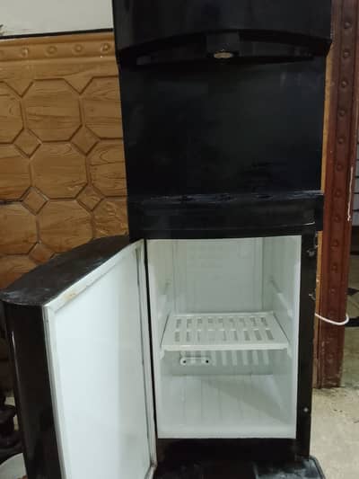 Homage water dispenser