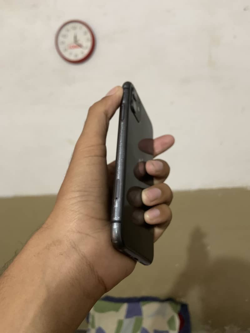 Apple iPhone 11 3