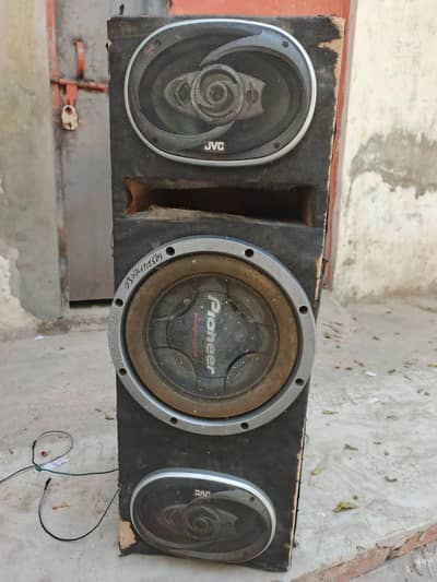 Pioneer Woofer with 2 Jvc Speakers