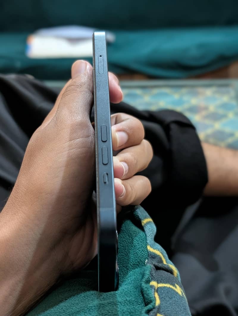 Apple iPhone 13 1