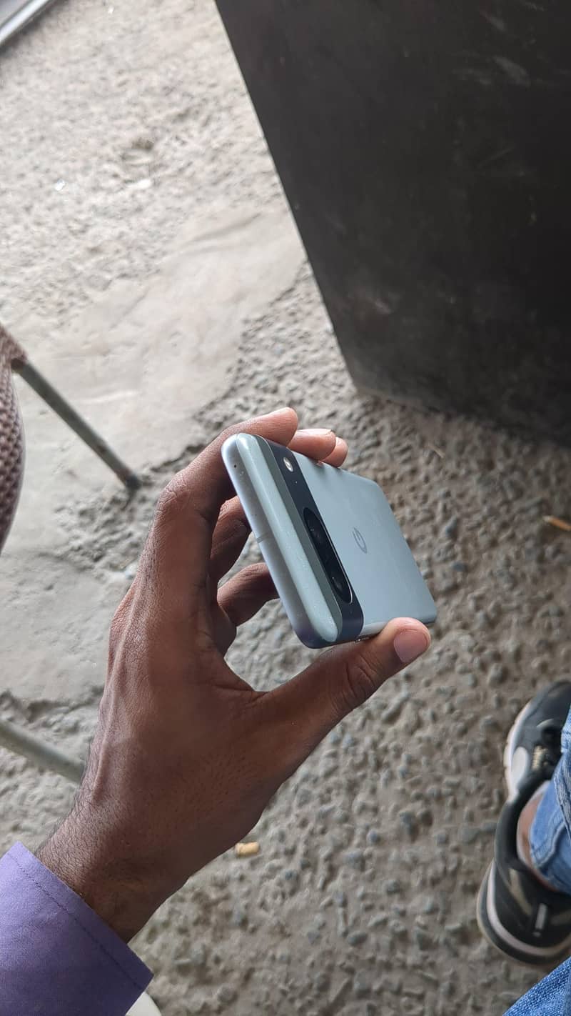 Google Pixel 8 3
