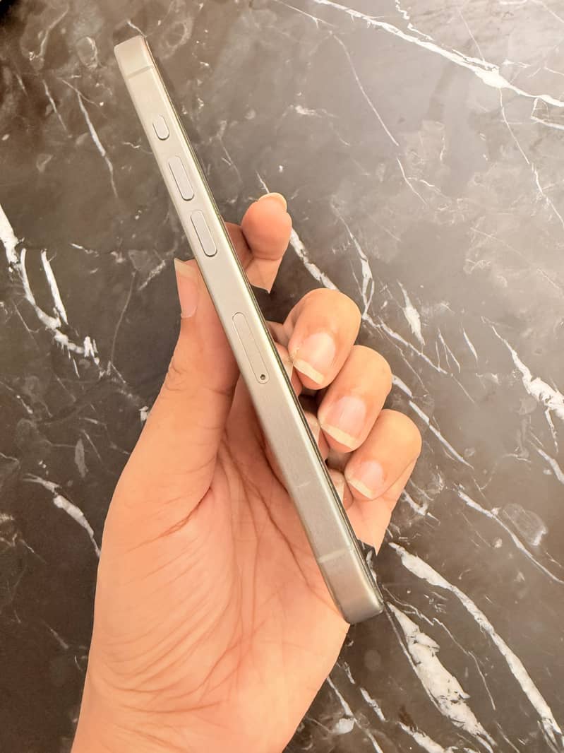 Apple iPhone 15 Pro 4