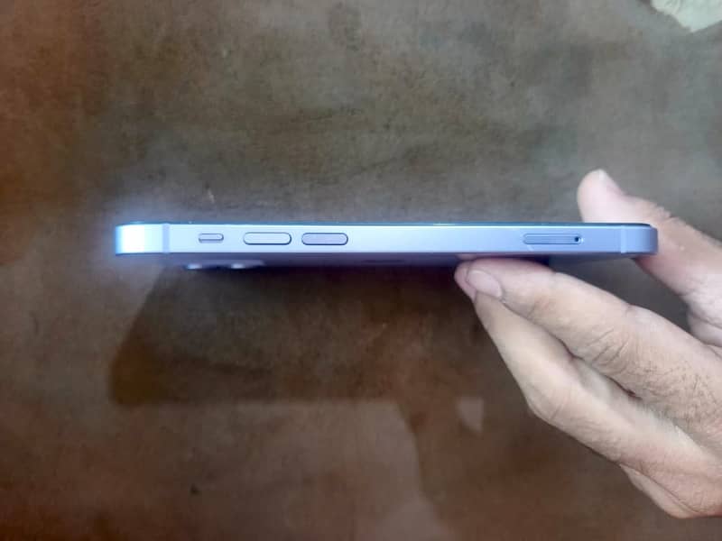 Apple iPhone 12 4