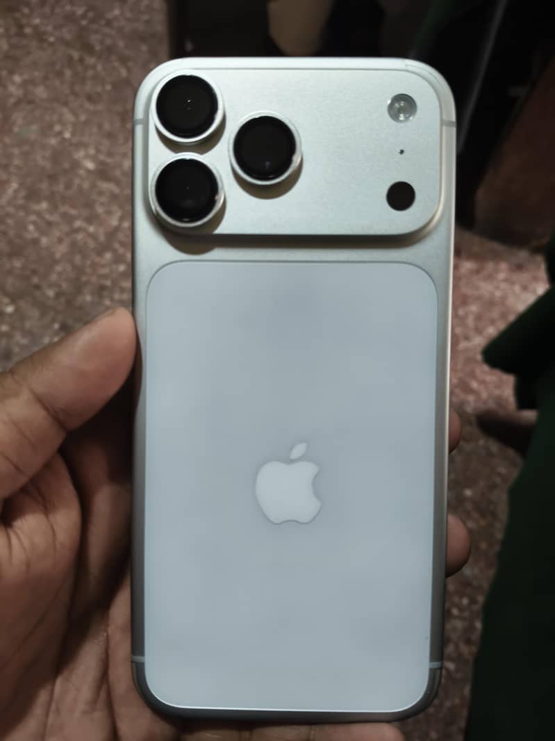 Apple iPhone 17 Pro Max 0