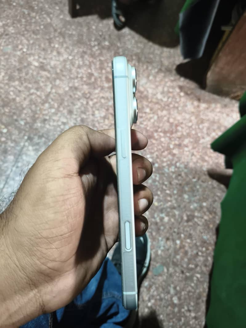Apple iPhone 17 Pro Max 4