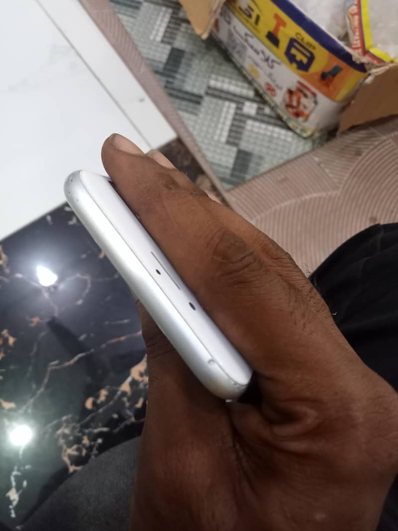 iPhone 7 4