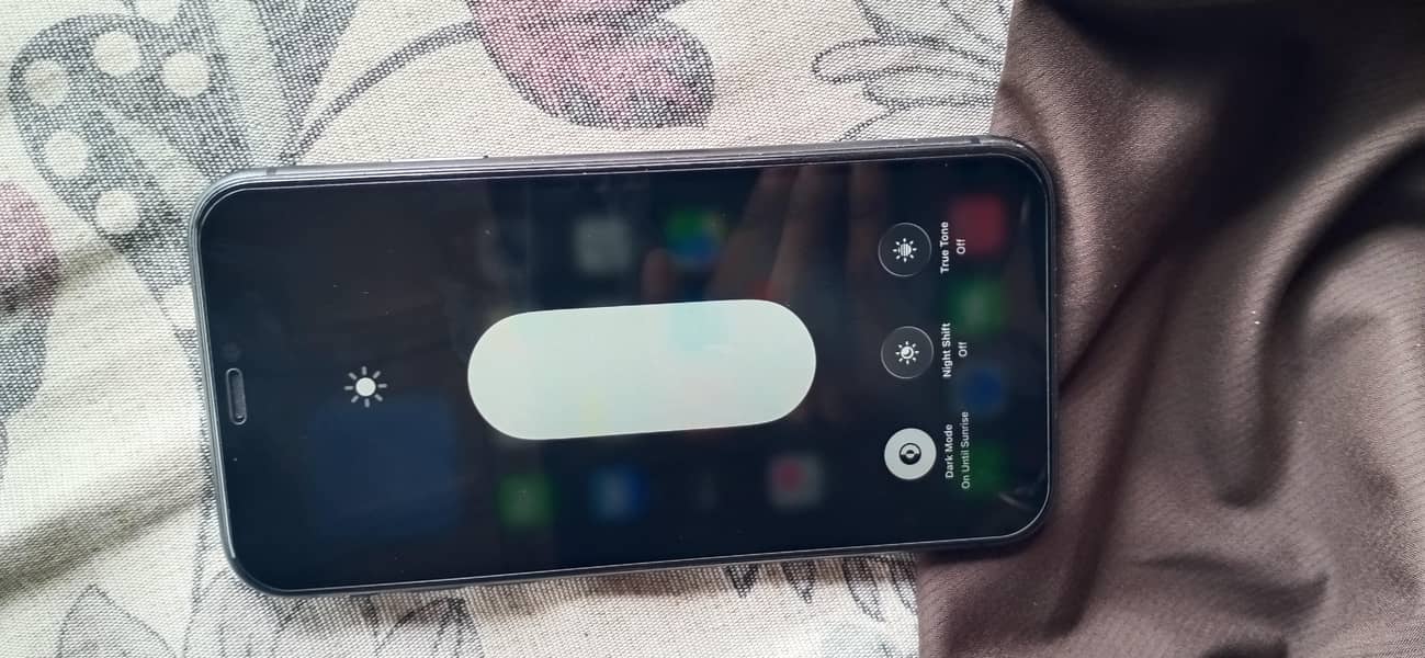 Apple iPhone 11 0