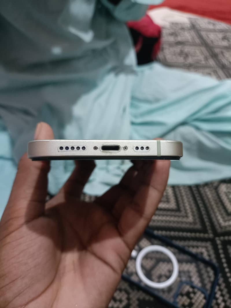 Apple iPhone 12 4