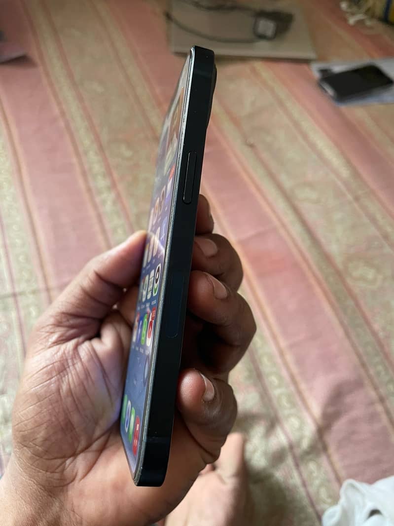 Apple iPhone 13 2