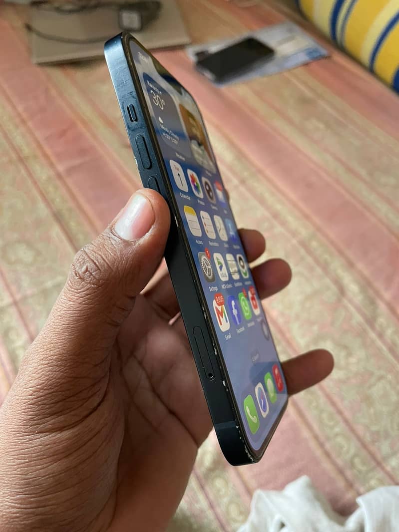 Apple iPhone 13 4