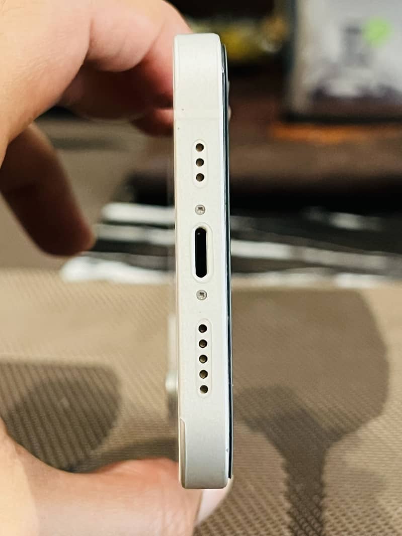 Apple iPhone 12 4
