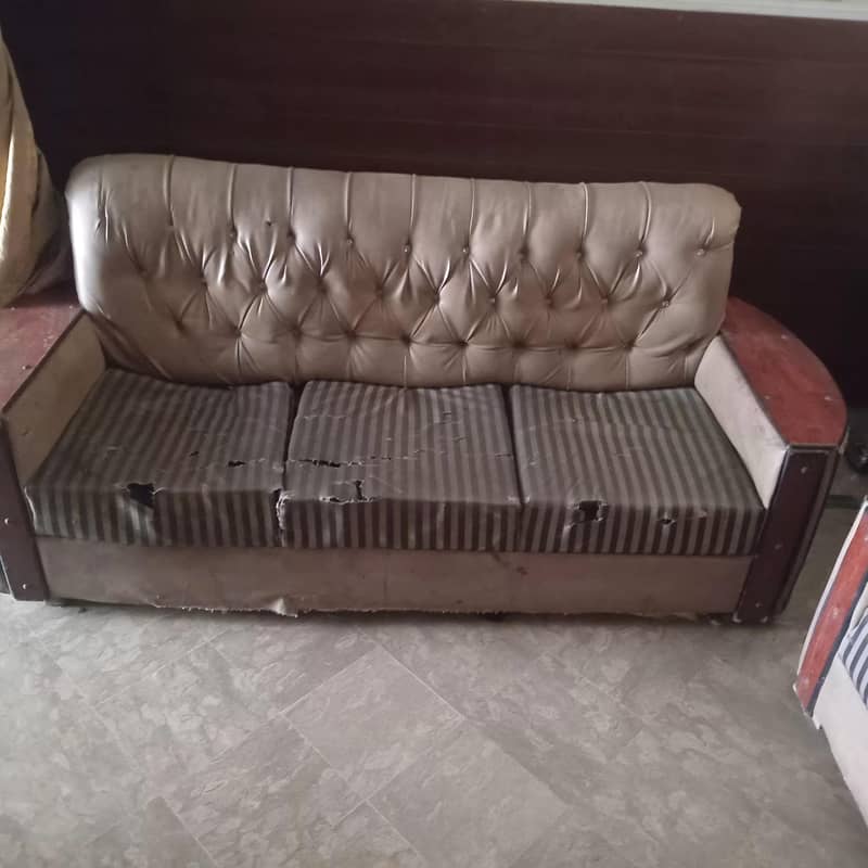 sell sofa set 0