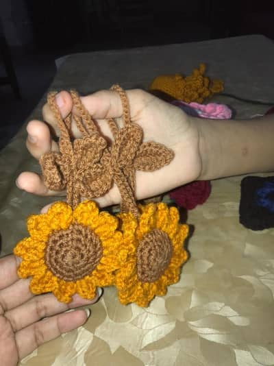 Beautiful Handmade Gifts(Keychains, flowers, Bags and more!)
